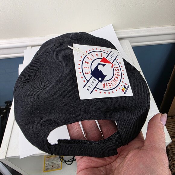 MLB Fan Favorite Baltimore Orioles Embroidered Black Cap Hat One Size NWT - Picture 4 of 8